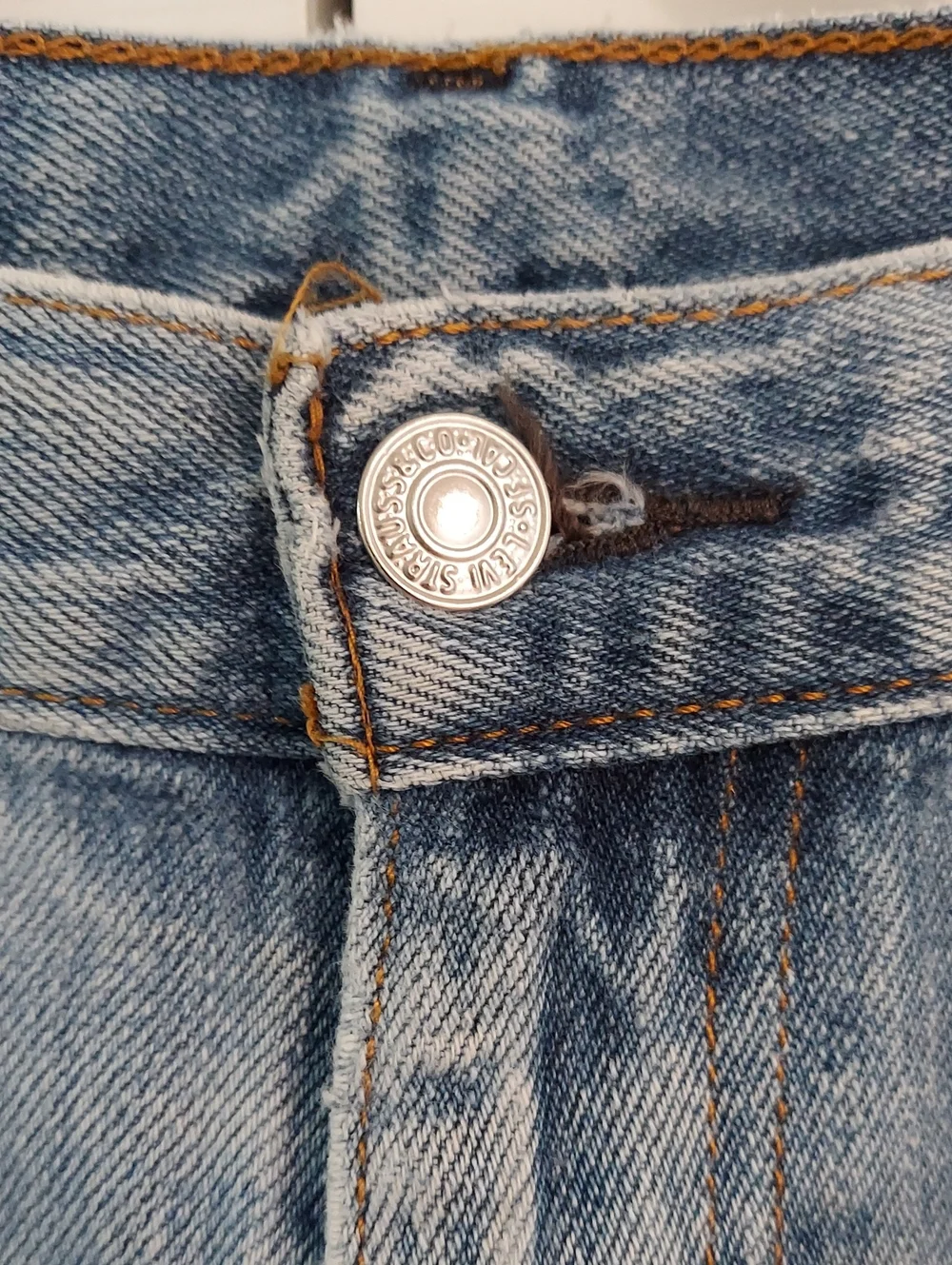 550 Levis, Size 36/29, Lightwash Blue Denim, Vintage